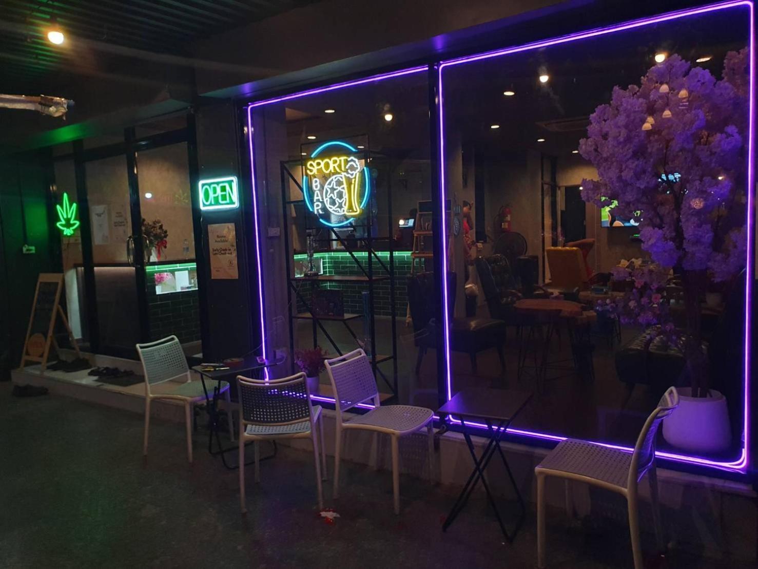 Bud Brew Beyond Dispensary And Hotel Bangkok Exteriér fotografie