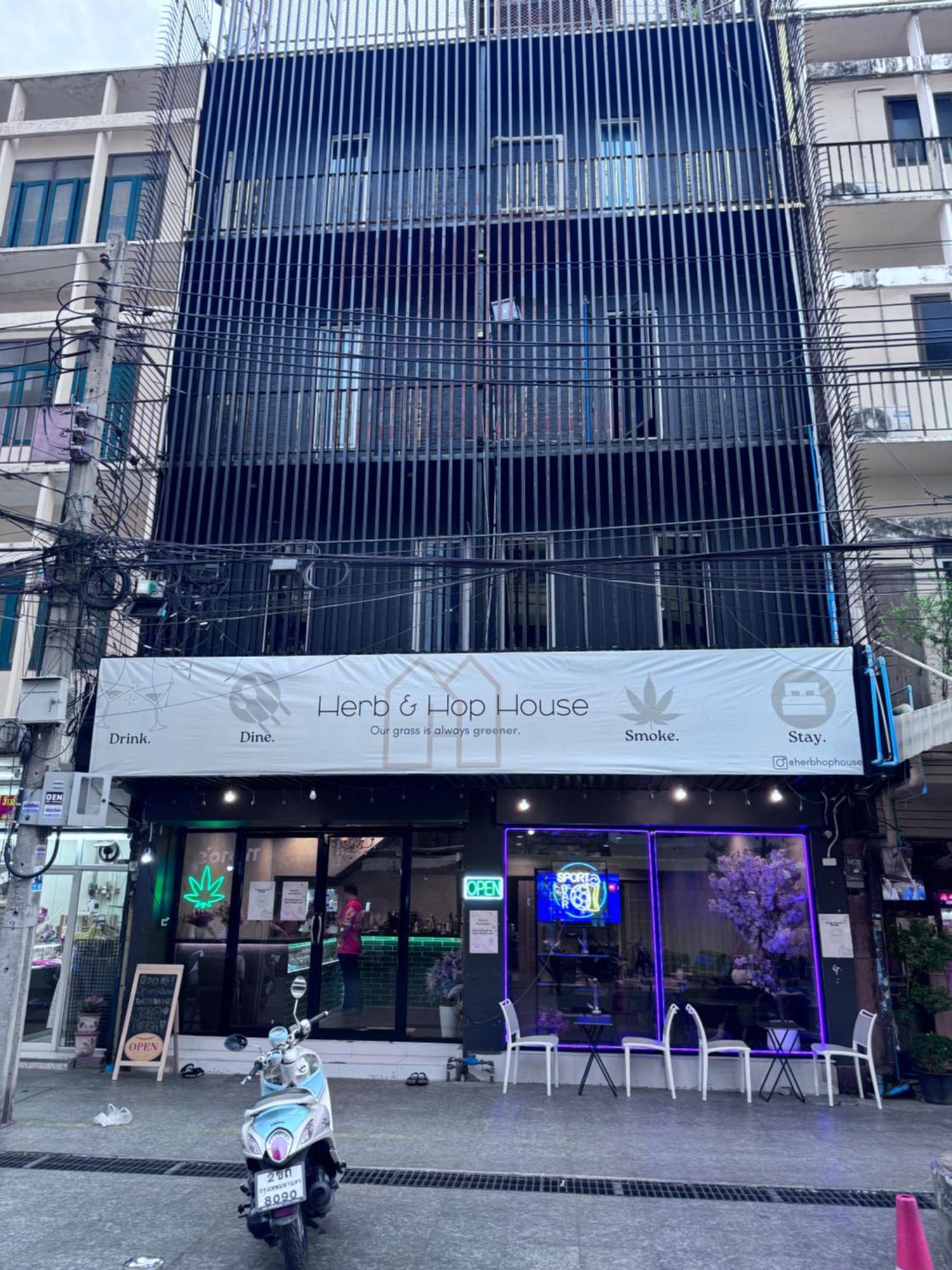 Bud Brew Beyond Dispensary And Hotel Bangkok Exteriér fotografie