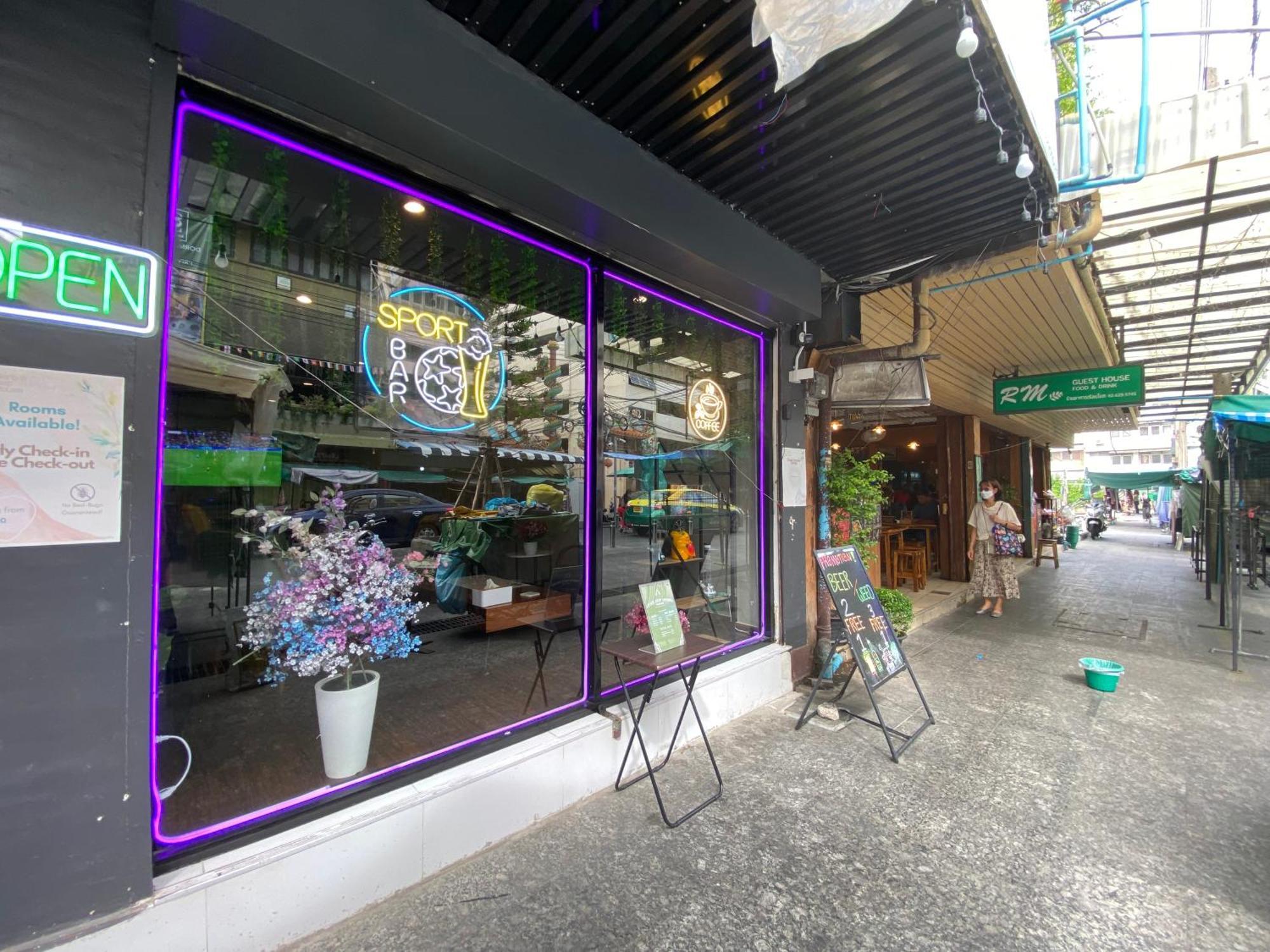 Bud Brew Beyond Dispensary And Hotel Bangkok Exteriér fotografie