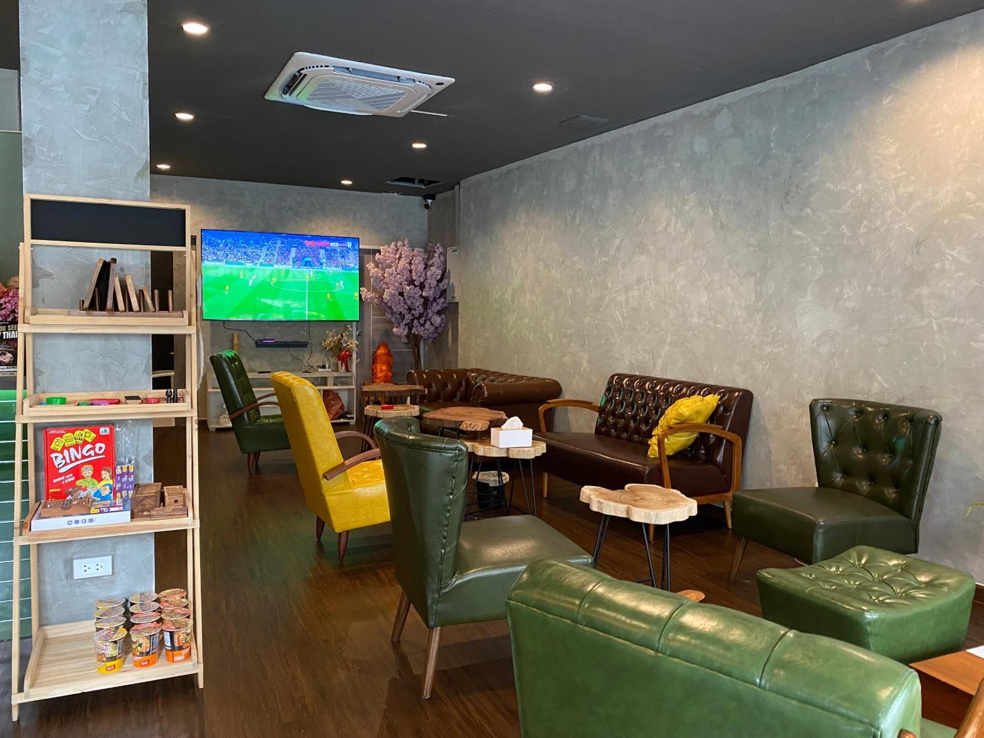 Bud Brew Beyond Dispensary And Hotel Bangkok Exteriér fotografie