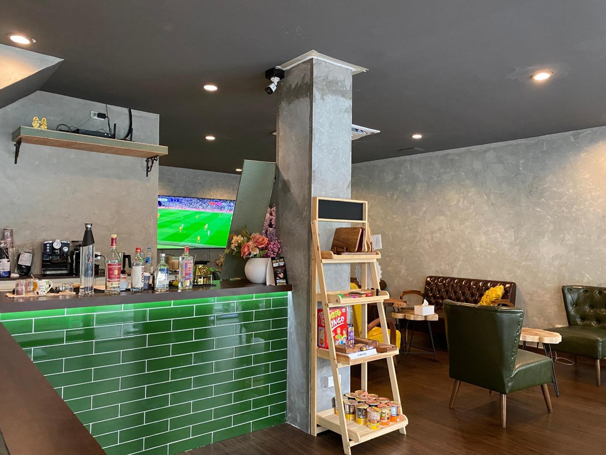 Bud Brew Beyond Dispensary And Hotel Bangkok Exteriér fotografie