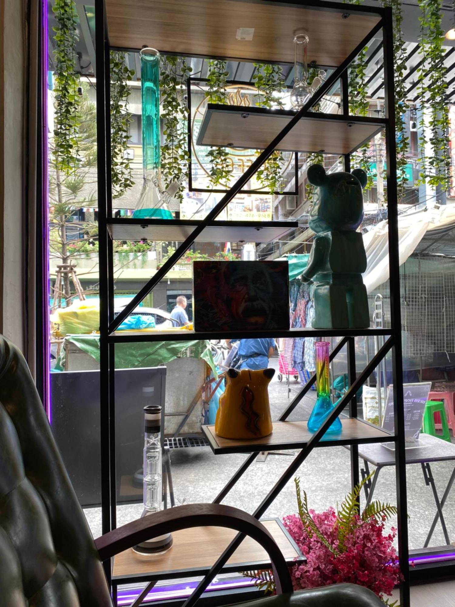 Bud Brew Beyond Dispensary And Hotel Bangkok Exteriér fotografie