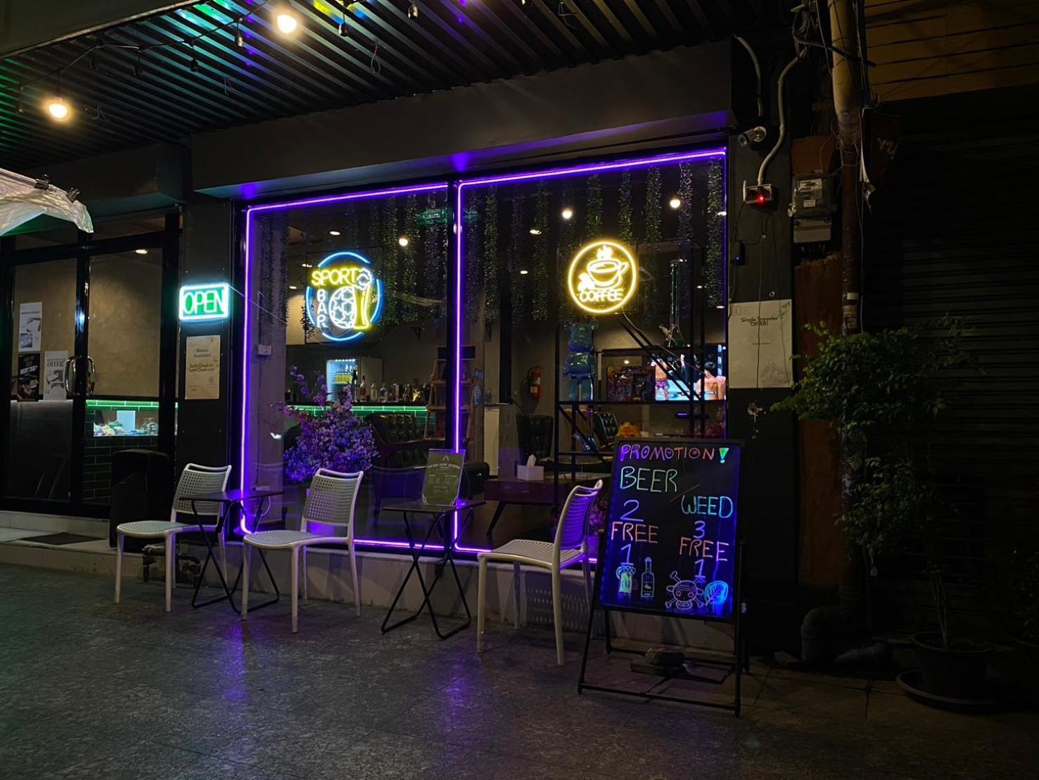 Bud Brew Beyond Dispensary And Hotel Bangkok Exteriér fotografie