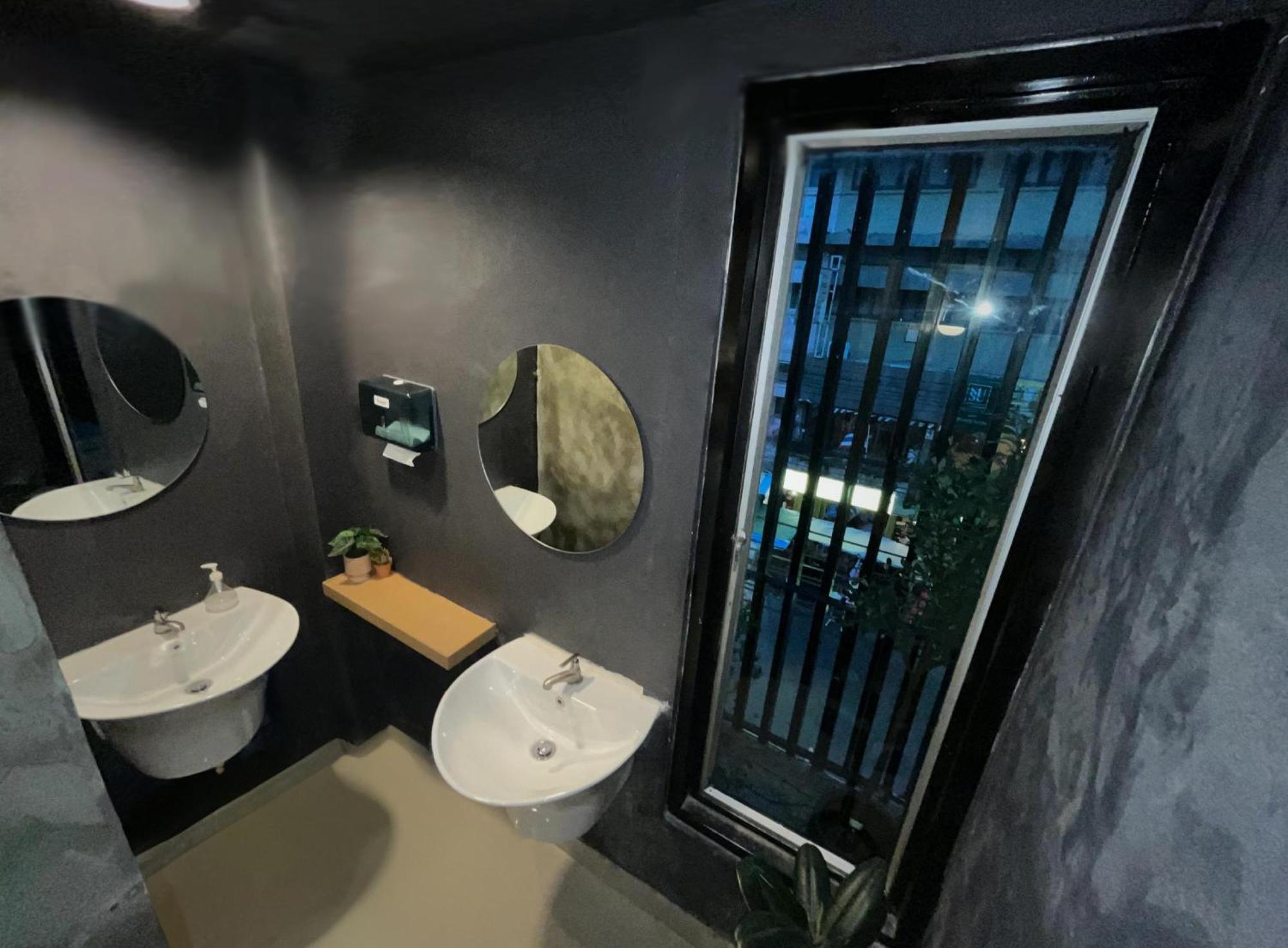 Bud Brew Beyond Dispensary And Hotel Bangkok Exteriér fotografie
