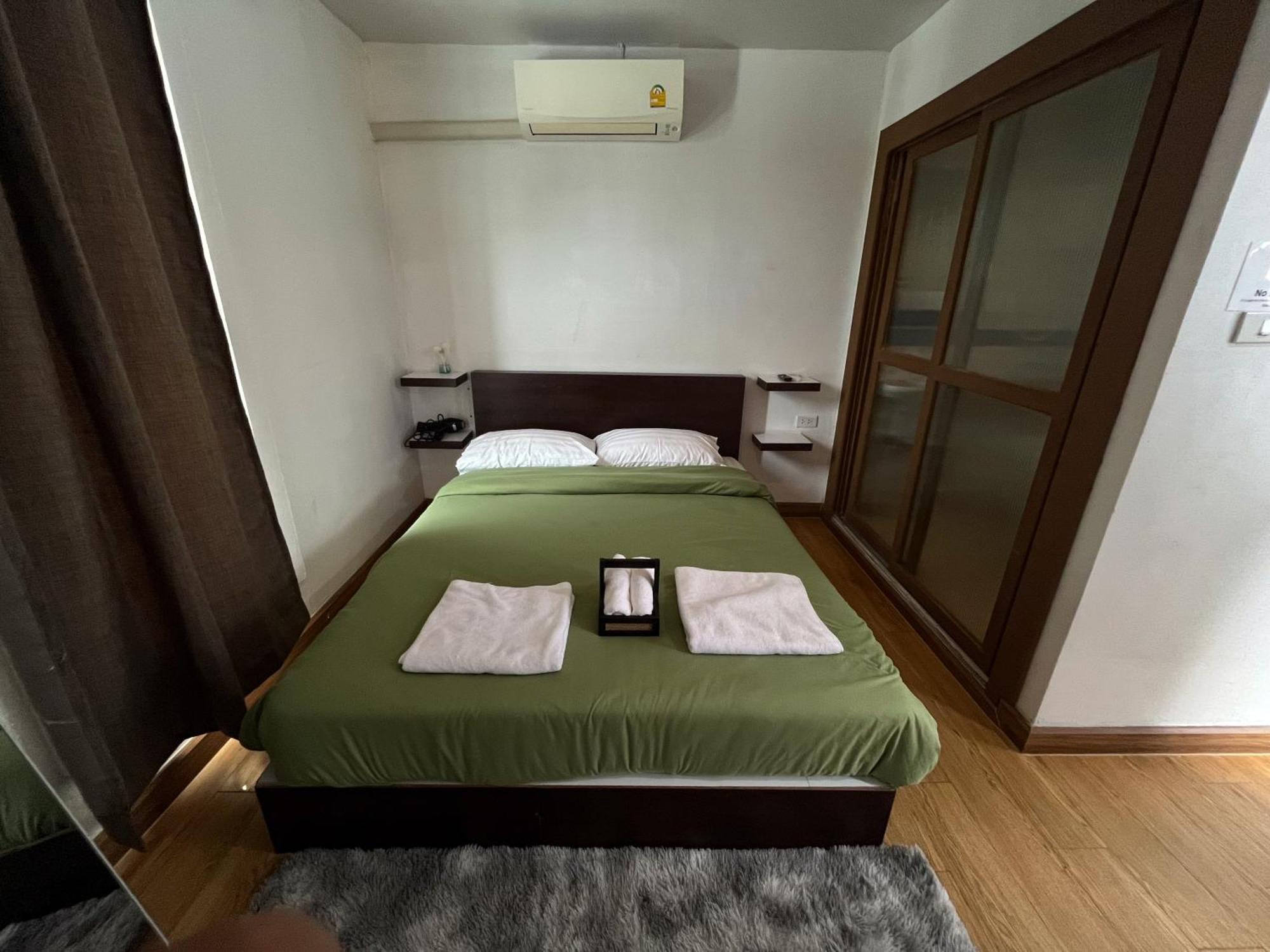 Bud Brew Beyond Dispensary And Hotel Bangkok Exteriér fotografie